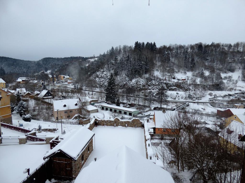 Penzion - Restaurant U Zamku Bečov nad Teplou Kültér fotó