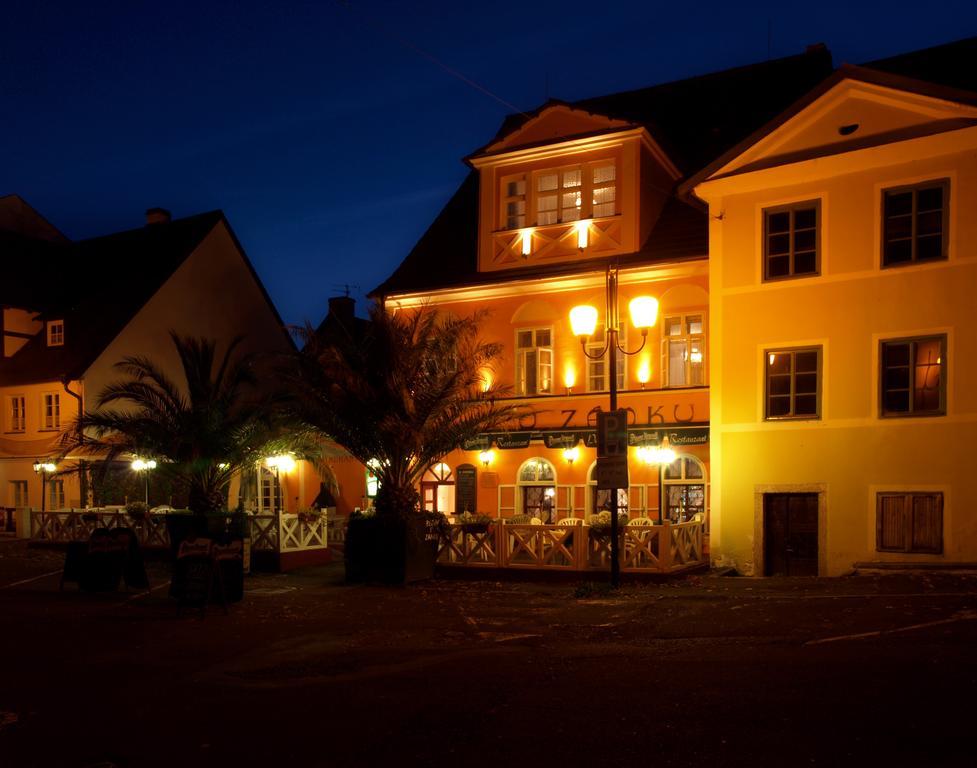 Penzion - Restaurant U Zamku Bečov nad Teplou Kültér fotó