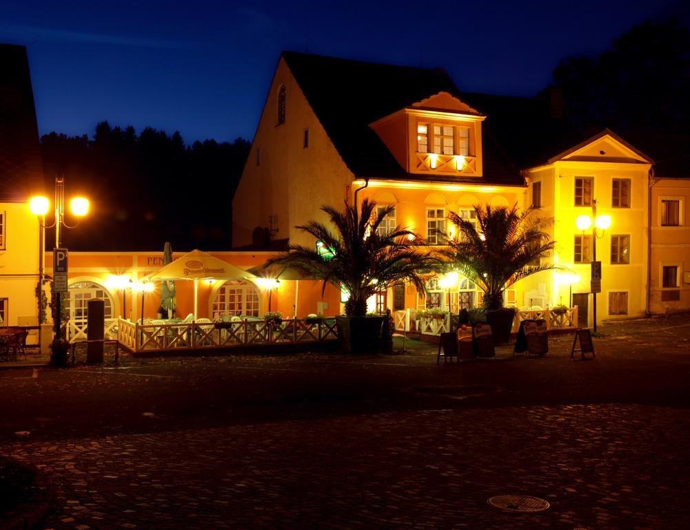 Penzion - Restaurant U Zamku Bečov nad Teplou Kültér fotó
