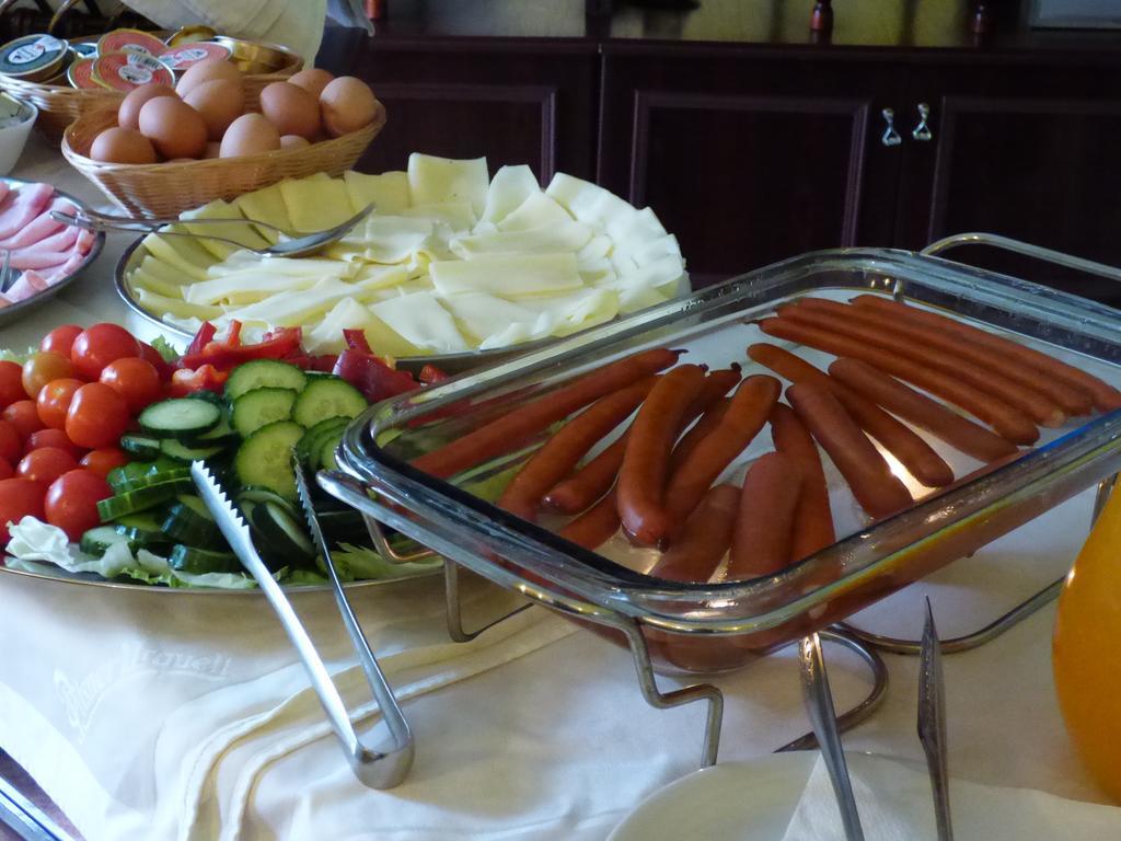 Penzion - Restaurant U Zamku Bečov nad Teplou Kültér fotó