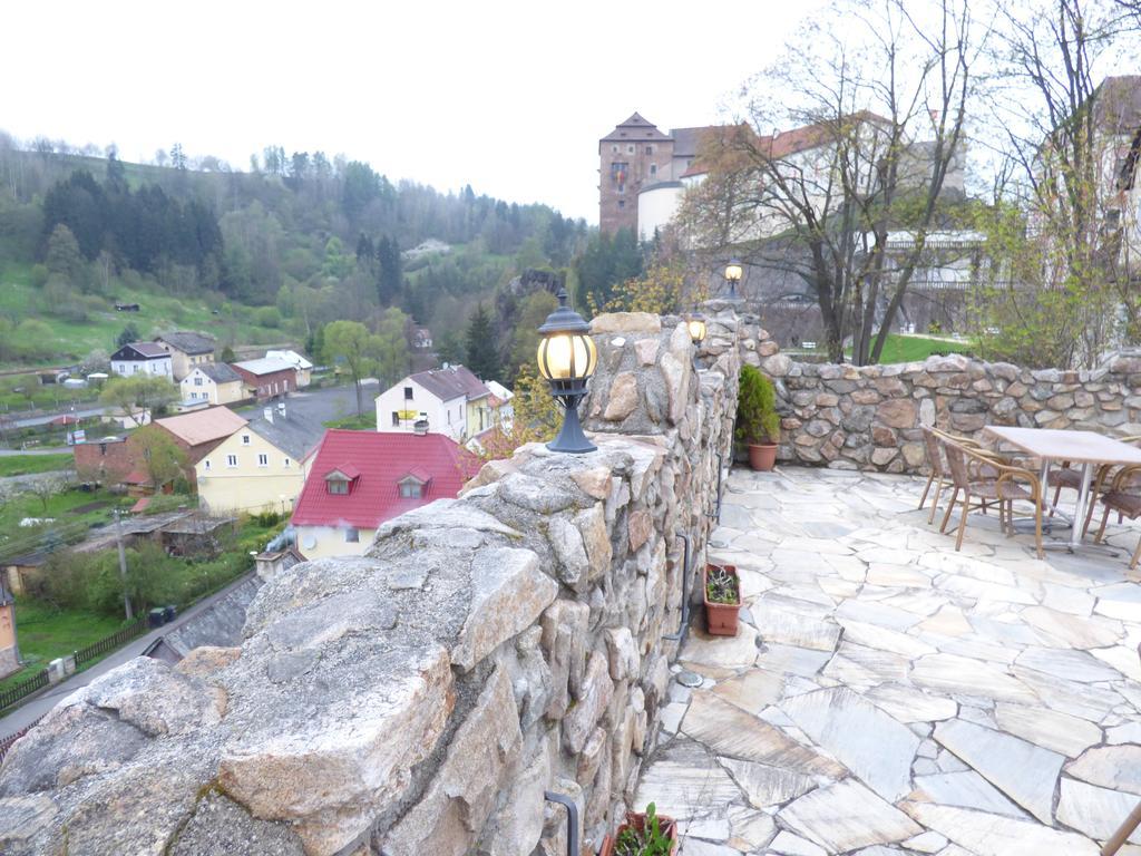 Penzion - Restaurant U Zamku Bečov nad Teplou Kültér fotó