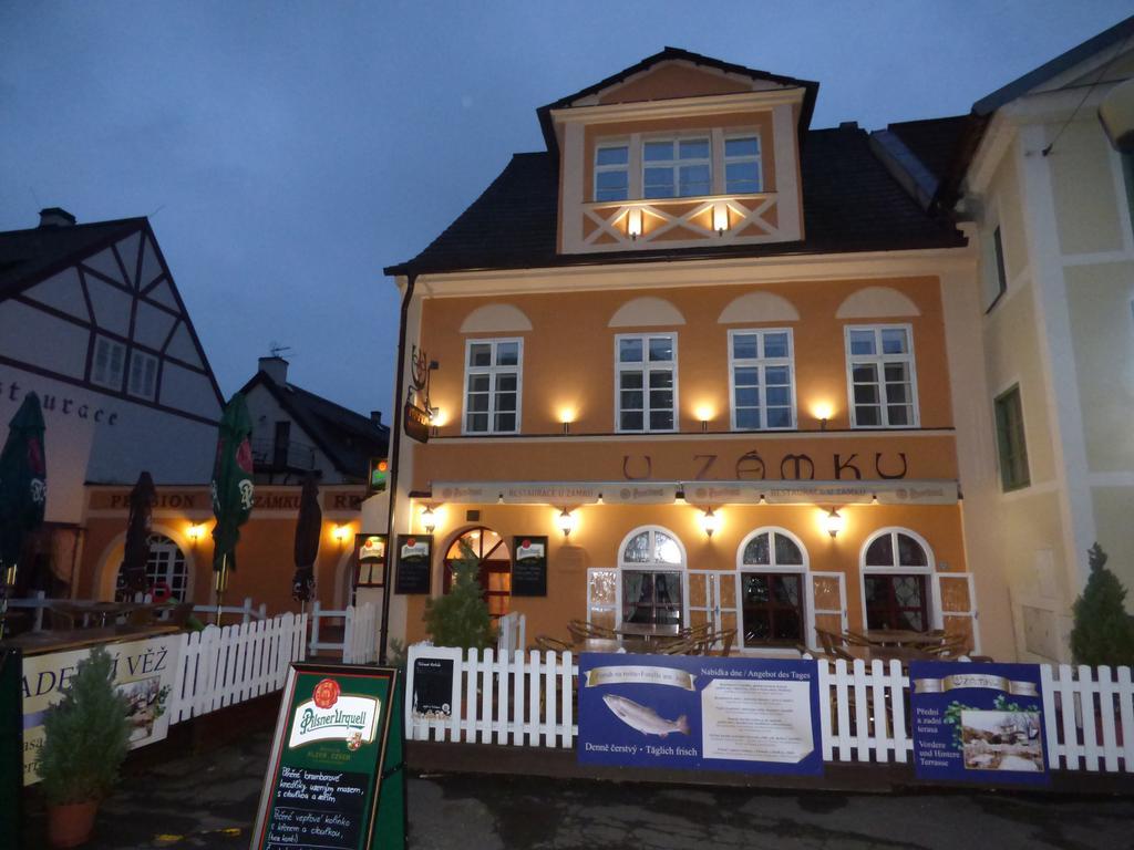 Penzion - Restaurant U Zamku Bečov nad Teplou Kültér fotó