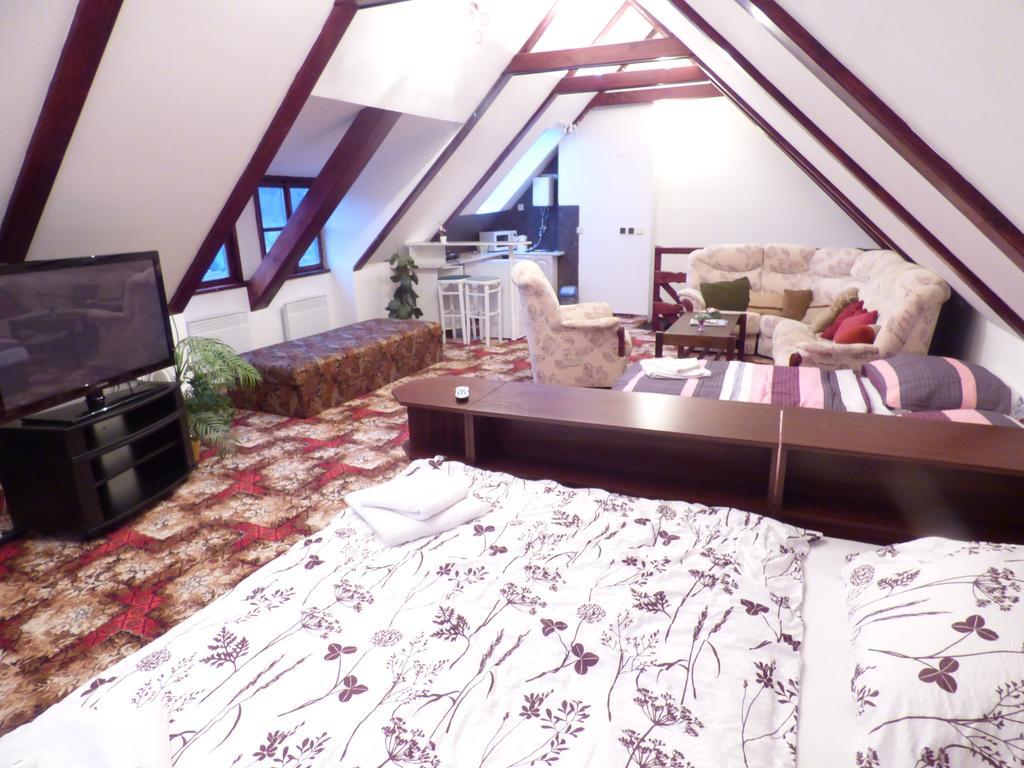 Penzion - Restaurant U Zamku Bečov nad Teplou Kültér fotó