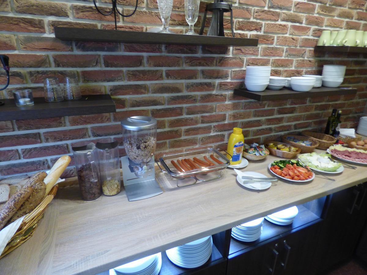 Penzion - Restaurant U Zamku Bečov nad Teplou Kültér fotó