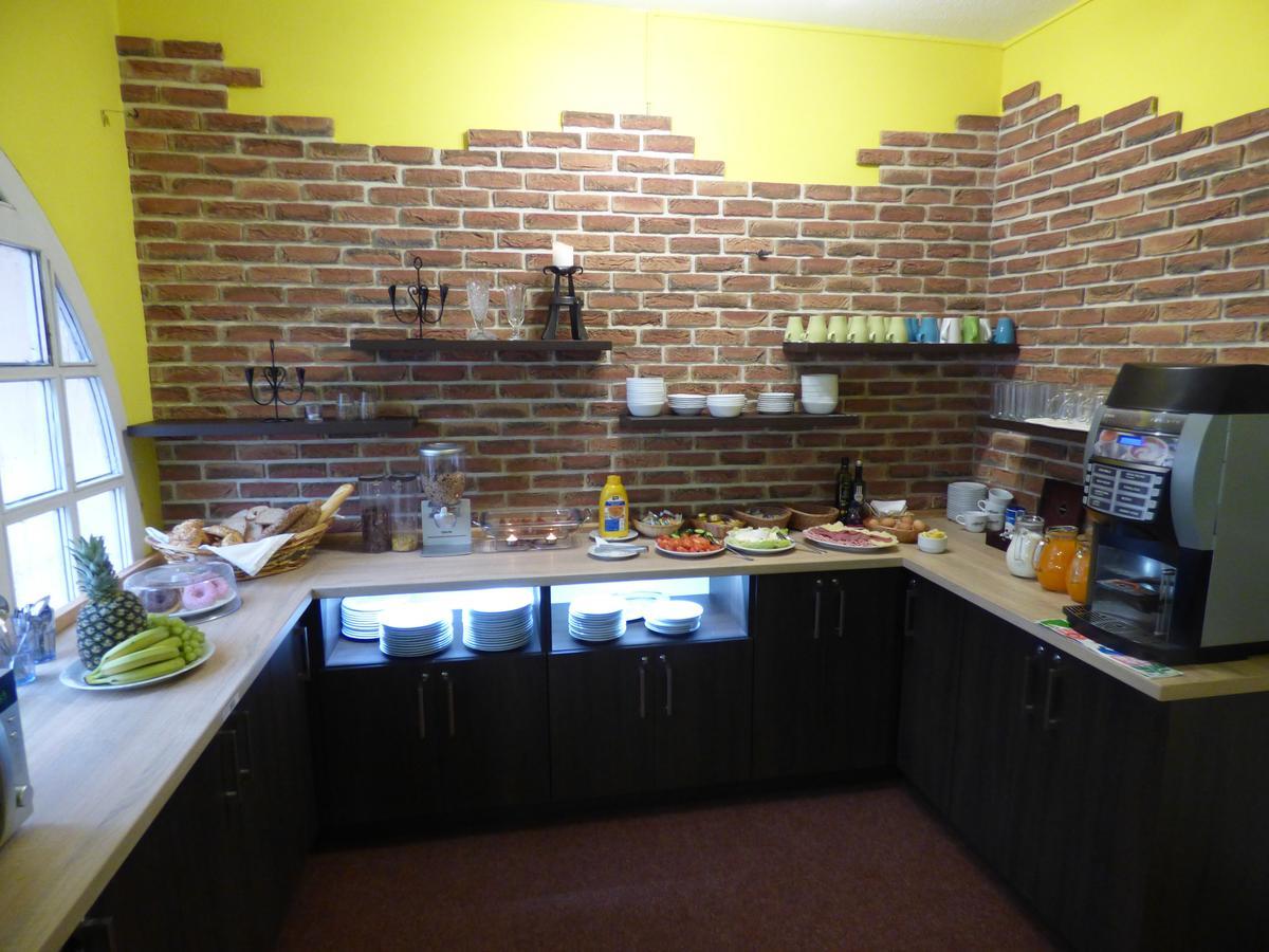 Penzion - Restaurant U Zamku Bečov nad Teplou Kültér fotó