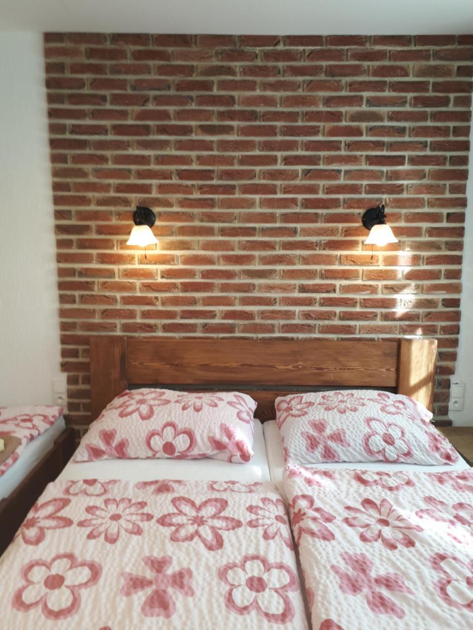 Penzion - Restaurant U Zamku Bečov nad Teplou Kültér fotó