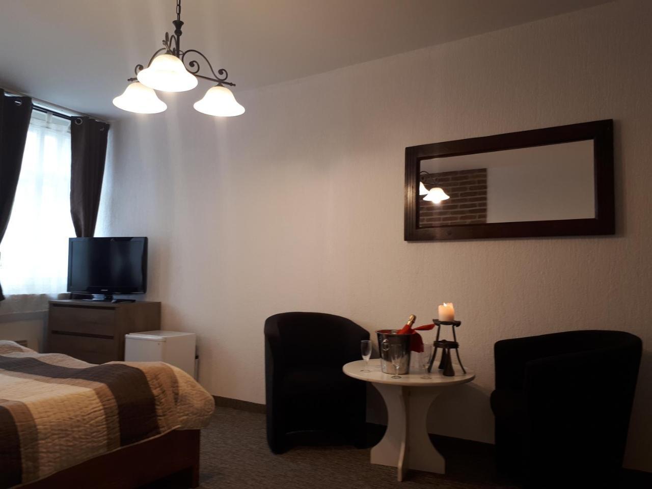 Penzion - Restaurant U Zamku Bečov nad Teplou Kültér fotó