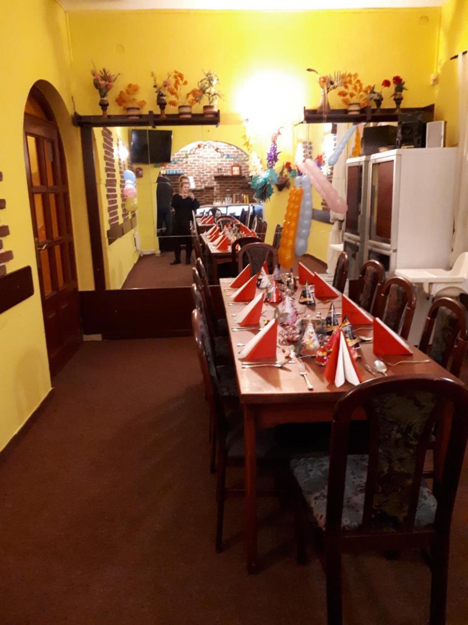 Penzion - Restaurant U Zamku Bečov nad Teplou Kültér fotó