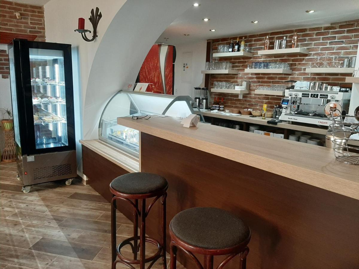 Penzion - Restaurant U Zamku Bečov nad Teplou Kültér fotó