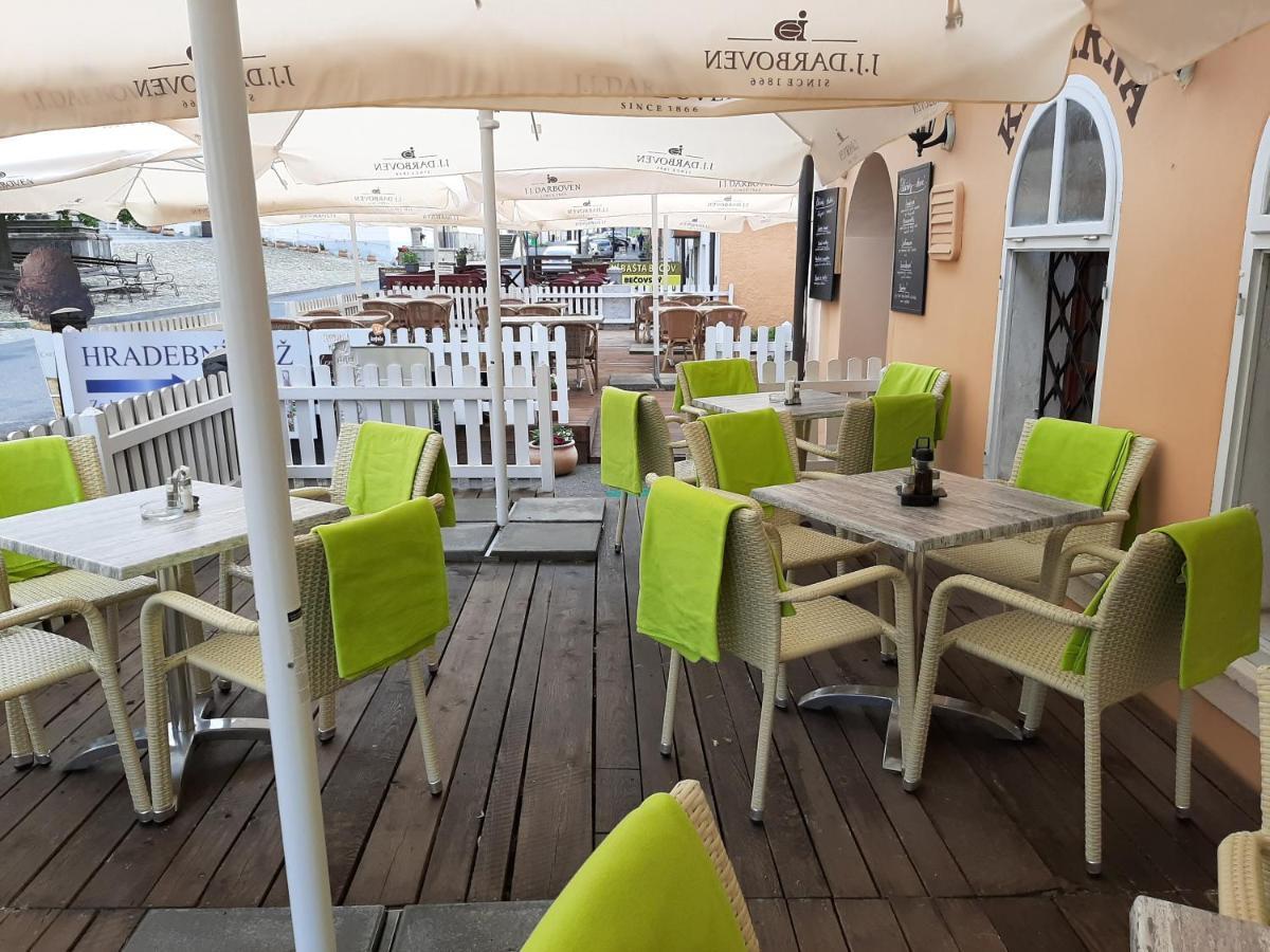 Penzion - Restaurant U Zamku Bečov nad Teplou Kültér fotó