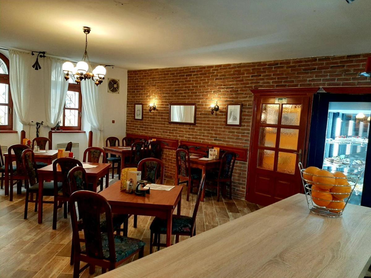 Penzion - Restaurant U Zamku Bečov nad Teplou Kültér fotó