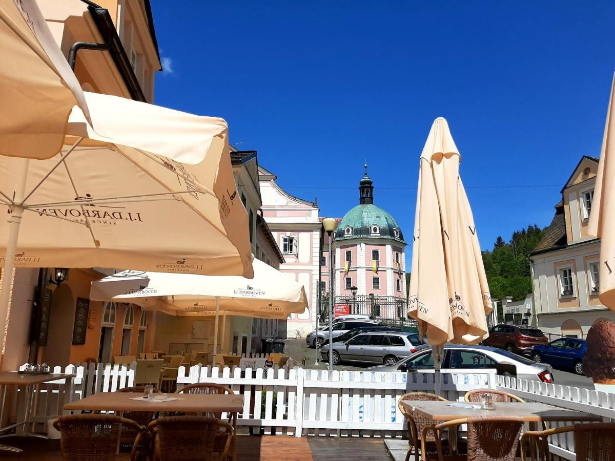 Penzion - Restaurant U Zamku Bečov nad Teplou Kültér fotó