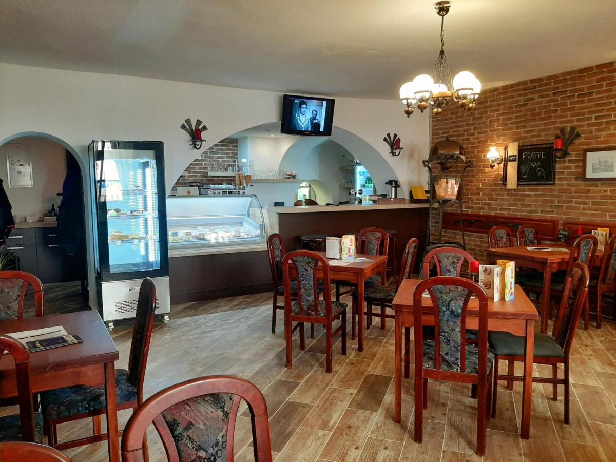 Penzion - Restaurant U Zamku Bečov nad Teplou Kültér fotó