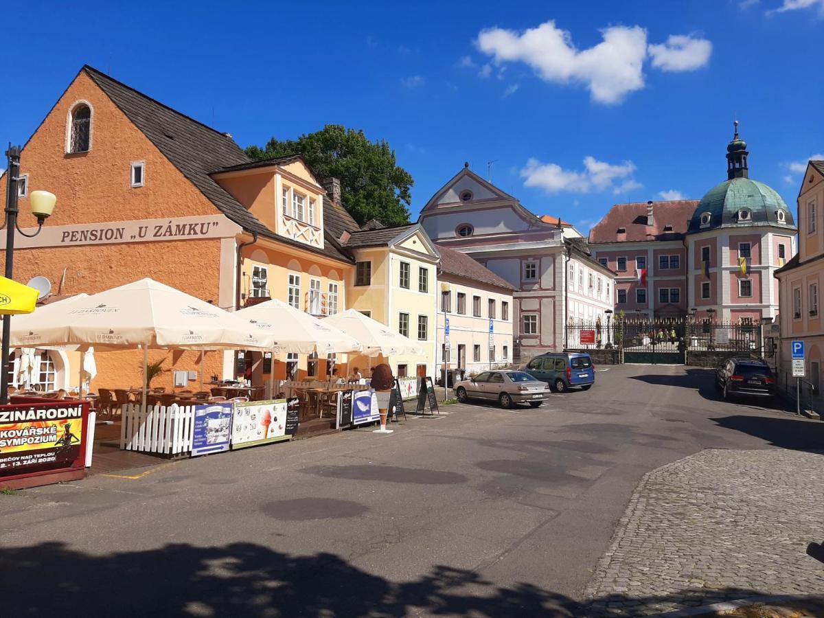 Penzion - Restaurant U Zamku Bečov nad Teplou Kültér fotó