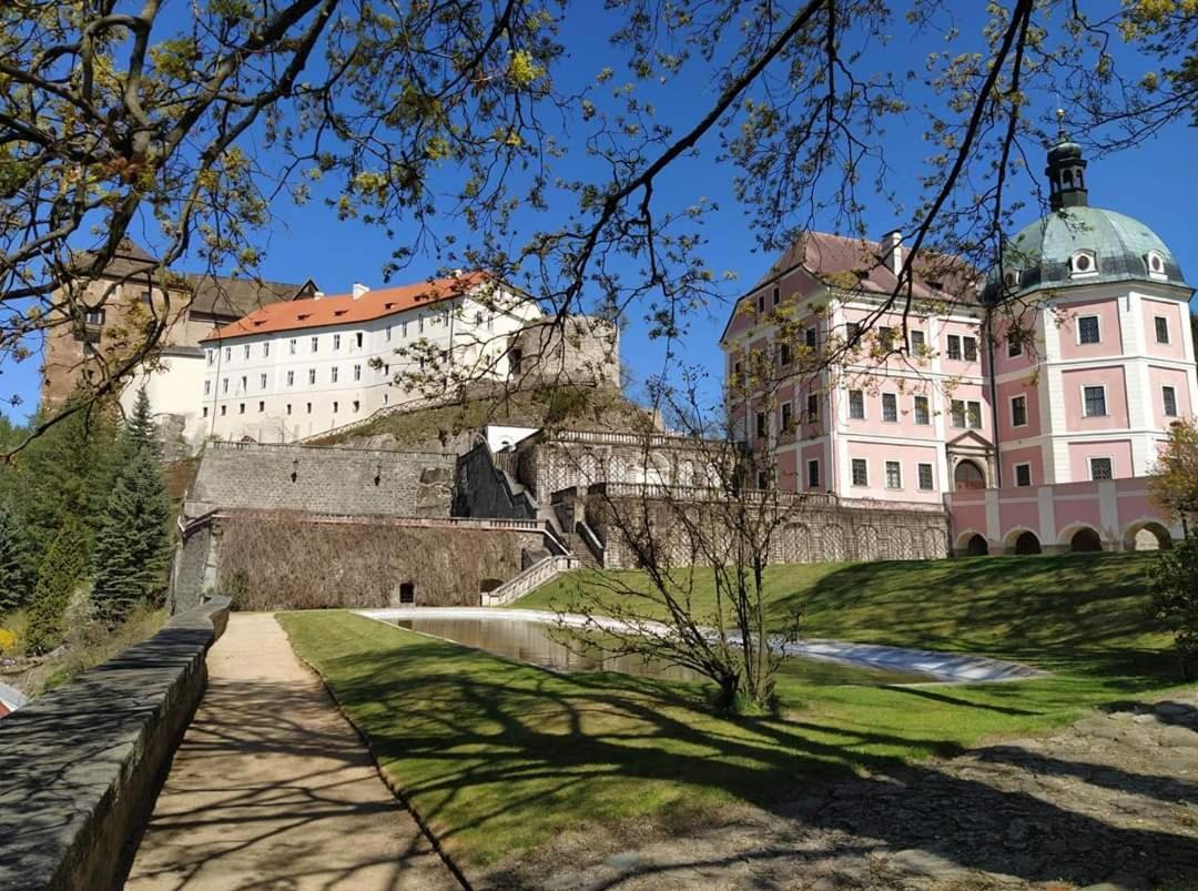 Penzion - Restaurant U Zamku Bečov nad Teplou Kültér fotó