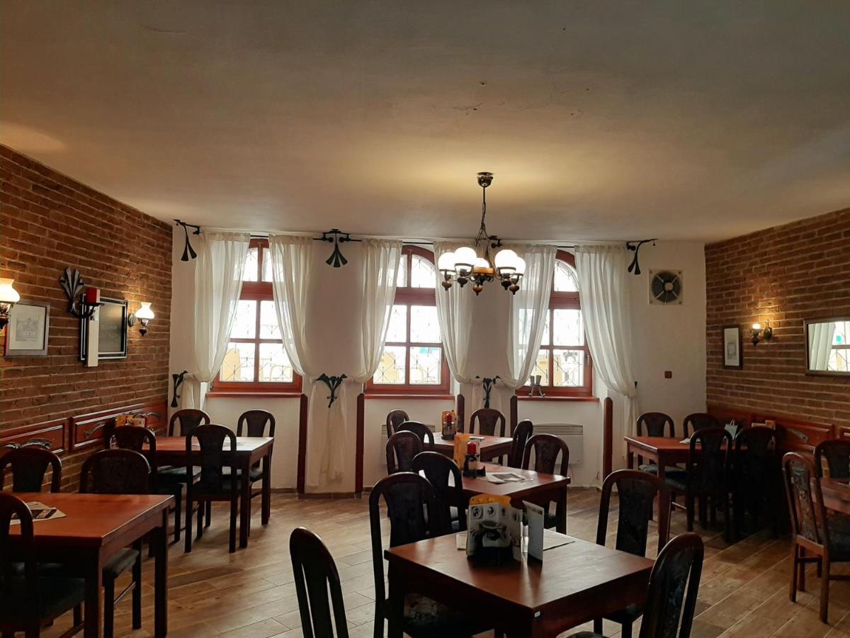 Penzion - Restaurant U Zamku Bečov nad Teplou Kültér fotó